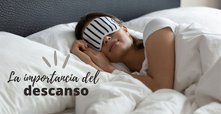 Imagen mujer durmiendo importancia del descanso quiropráctico